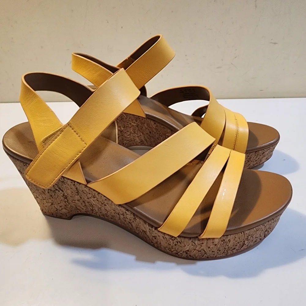 NATURALIZER Cynthia Leather Yellow Strappy Wedge Kork Sandals 8.5M